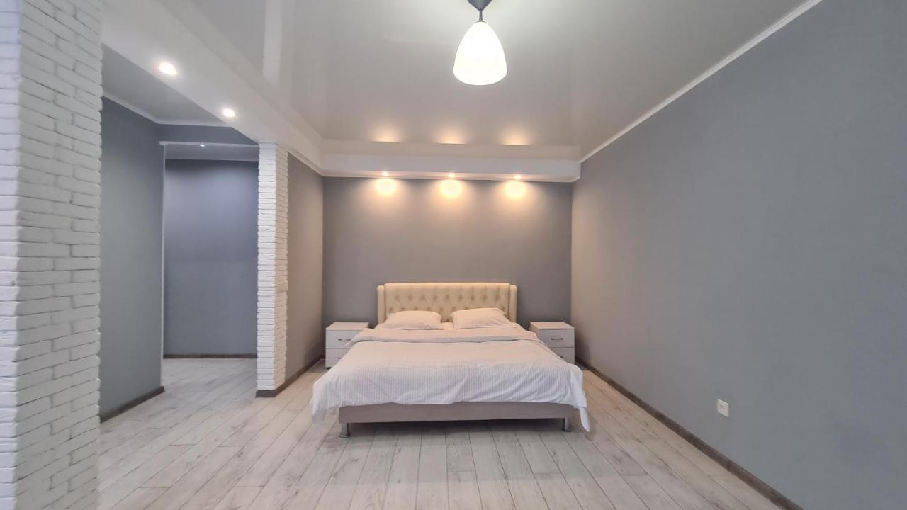 Apartaments On Vulytsia Heroiv Ato 32 Kryvyi Rih Exterior photo
